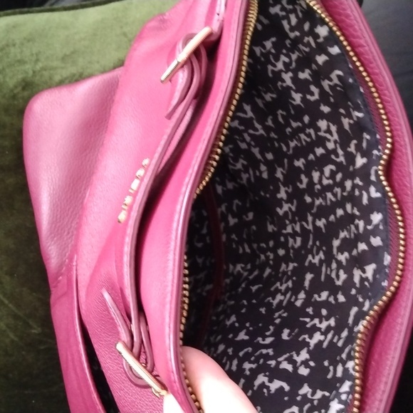 Guess women's deep burgundy wristlet bag - Picture 16 of 17